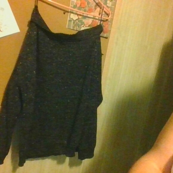 Dark sweater with multi color off the shoulder or worn regularly - Picture 4 of 5